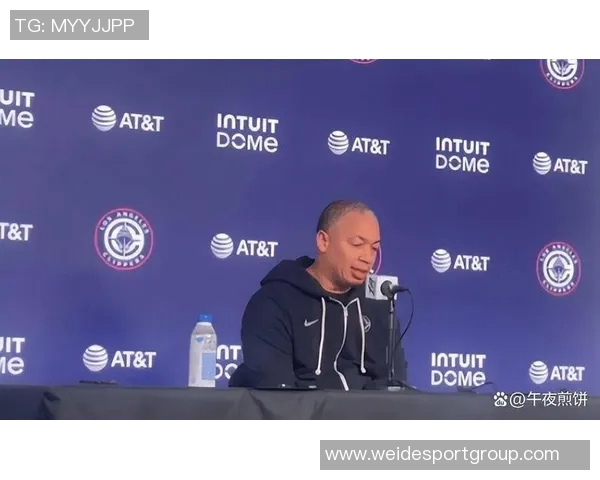 快船关键时刻小范指挥战术泰伦卢在场边无奈围观愤怒表情引热议